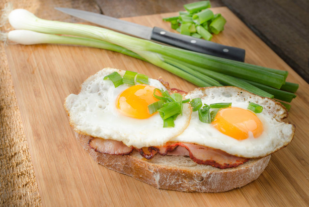 Les Oeufs Verts Au Jambon Saison 2 Recette - Tartines au jambon et aux oeufs | 750g