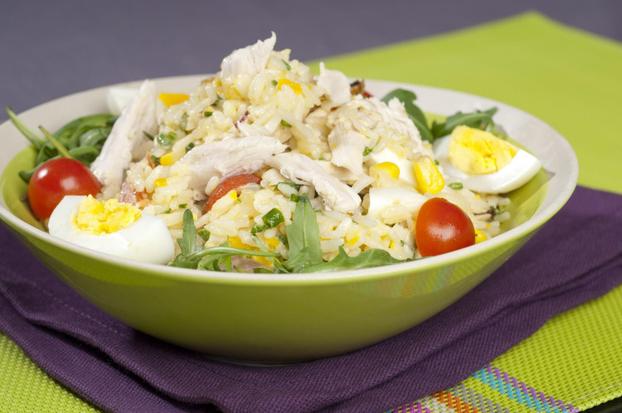 Salade de riz au maïs et poulet