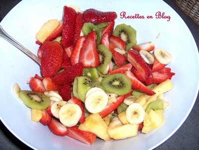 Recette - Salade de fruits kiwis, bananes, fraises, ananas ...