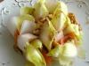 Salade d'endive aux noix et au saumon fumé