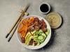 Poke bowl au thon avocat quinoa et crudités