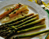 Asperges vertes françaises et coquillages en marinière