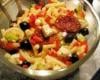 Salade froide de penne aux tomates cerise et courgettes