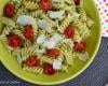 Pâtes spirelli au pesto de ciboulette, basilic, tomates cerise confites et parmesan