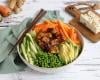 Tofu bowl aux légumes, avocat et tofu épinard noisette teriyaki