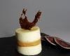 Panna cotta bicolore au fromage de brebis et chorizo, nougatine croquante au balsamique