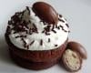 Cupcake mousseux au chocolat avec sa chantilly et son shoko-bons!