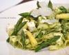 Tagliatelle aux asperges et à la feta, pesto de roquette et noix