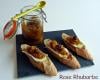 Crostini au chutney de pomme et au brie