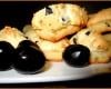 Cakes aux olives noires et au thym