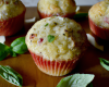 Muffins aux fraises, pecorino romano et basilic