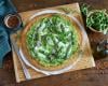 Pizza de lentilles sans farine aux asperges, mozzarella et roquette