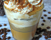 Café frappé amélioré : miel, crème, sirop de tiramisu, vanille