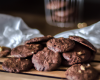 Tendres biscuits cacaotés aux noisettes