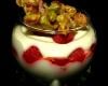 Mousse chocolat blanc framboises et croquant aux pistaches