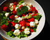 Salade de fraises, tomates cerise et chèvre frais