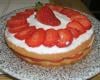 Gâteau, fraises et chantilly