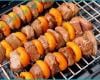 Brochettes de magret de canard aux abricots