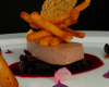 Foie gras poêlé aux chips de betteraves