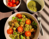 Salade de spirelli, tomates et pesto