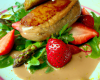 Foie Gras poêlé, Aperges Vertes en Vinaigrette de Fraises