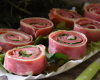 Rouleaux de jambon rouge et vert