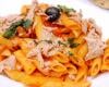 Penne au thon, tomates et basilic