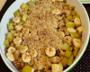 Crumble aux pommes, bananes et poires