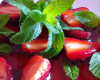 Fraises au vinaigre balsamique parfumées à la menthe