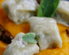 Gnocchi de Roquefort au beurre de sauge sur lit de crème de Potimarron, brisures de châtaignes et sauce aux cèpes