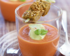 Gaspacho léger de tomates et île flottante à l'avocat accompagné de son pain d'épices curry-sésame