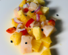 Ceviche de poisson aux poivrons, oignons, ananas et fruits de la passion