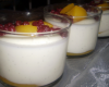 Verrines de panna cotta-vanille aux pêches.