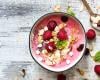 Smoothie bowl framboises, granola et menthe