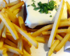 Coulée de camembert chaud sur frites