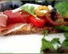 Bruschetta aux tomates cerises et jambon cru