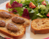 Tartines de boudin de Paris et salade croquante aux herbes