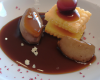 Foie gras poêlé et chutney de poire, copeaux de chocolat au fructose