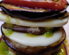 Mille-feuilles de tomate, aubergines grillées, mozzarella et sa sauce pesto