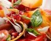 Salade parfumée de tomates et de fruits