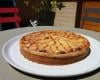 Tarte aux pommes enrichie de crème ou de compote