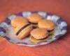 Macarons chocolat au lait et fruits de la passion rapides