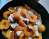 Wok d'abricots à l'amaretto caramel  et créme fraîche