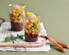 Verrine de quinoa, petite salade de surimi, mangue et graines germées