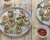 Wraps apéritifs aux oignons caramélisés, crème de roquefort, poire et roquette