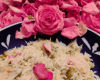 Kashmiri pulao aux pétales de rose (riz indien) avec sa raïta