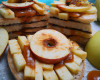 Pommes au coulis de coing épicé sur brioche