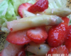 Salade asperges et fraises en habit croquant