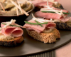 Crostini de Jambon Cuit aux Artichauts Enoki