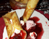 Cornets de crêpes et chantilly et confiture de framboise